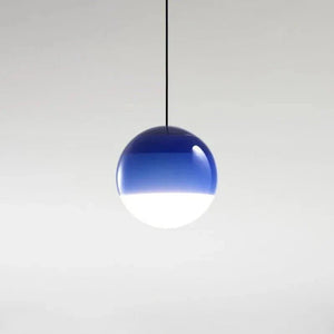 Pendellampe i tonet glass med ombréeffekt