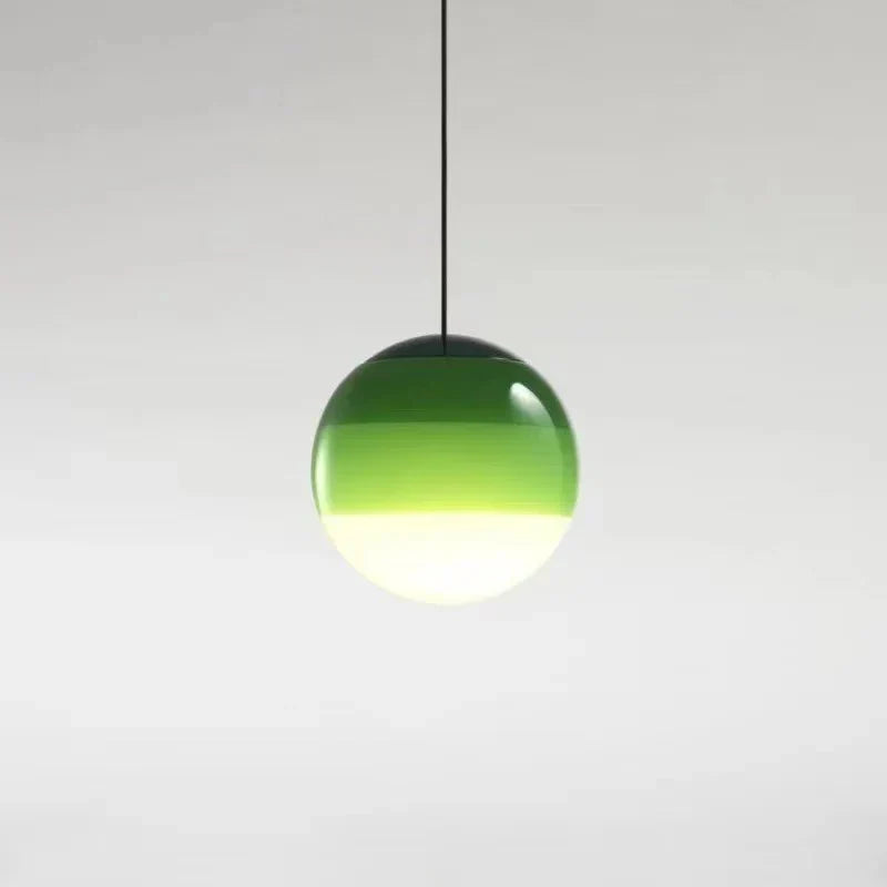 Pendellampe i tonet glass med ombréeffekt
