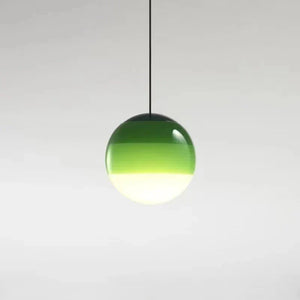 Pendellampe i tonet glass med ombréeffekt