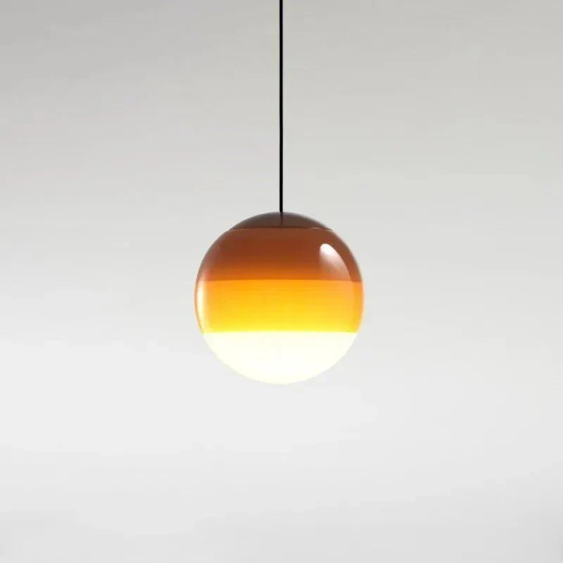 Pendellampe i tonet glass med ombréeffekt