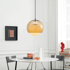Pendellampe med glasskule - moderne og minimalistisk