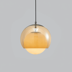 Pendellampe med glasskule - moderne og minimalistisk