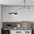 Pendellampe i matt svart metall med 135 cm lang arm