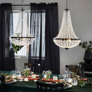 Lysekrone i krystall med elegant, stram form