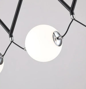 Lysekrone i jern med LED, frostet glass og 3 lysmoduser