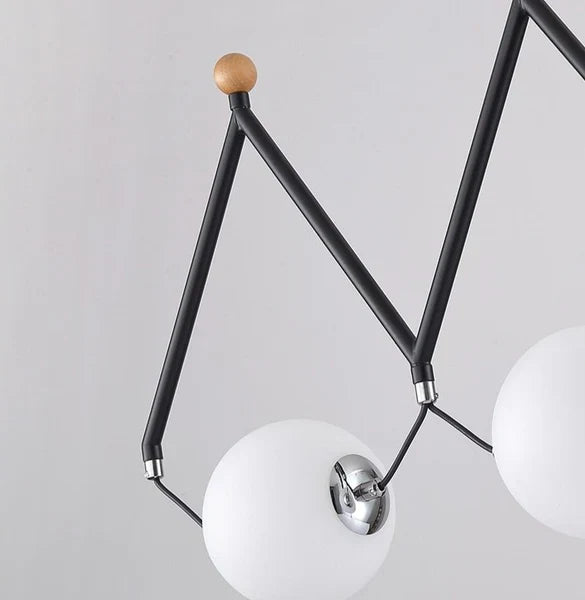 Lysekrone i jern med LED, frostet glass og 3 lysmoduser