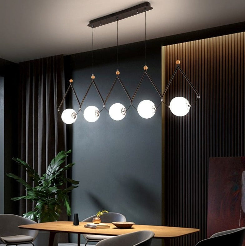 Lysekrone i jern med LED, frostet glass og 3 lysmoduser