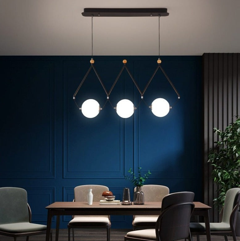 Lysekrone i jern med LED, frostet glass og 3 lysmoduser