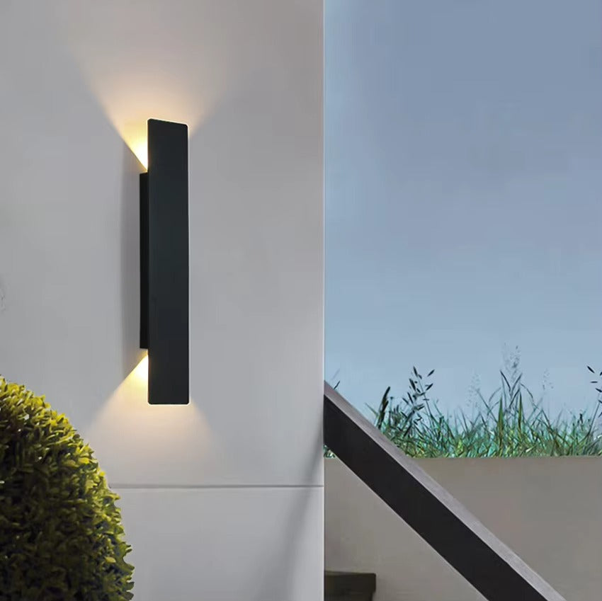 Utendørs vegglampe i aluminium - rektangulær med opp- og nedlys