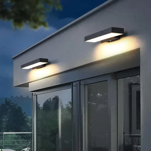 Utendørs vegglampe med lineær LED - med eller uten bevegelsessensor