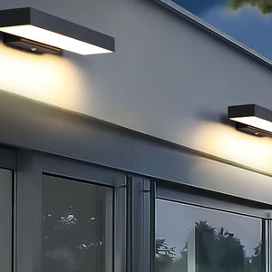 Utendørs vegglampe med lineær LED - med eller uten bevegelsessensor