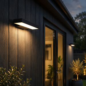 Utendørs vegglampe med lineær LED - med eller uten bevegelsessensor