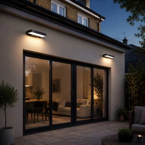 Utendørs vegglampe med lineær LED - med eller uten bevegelsessensor
