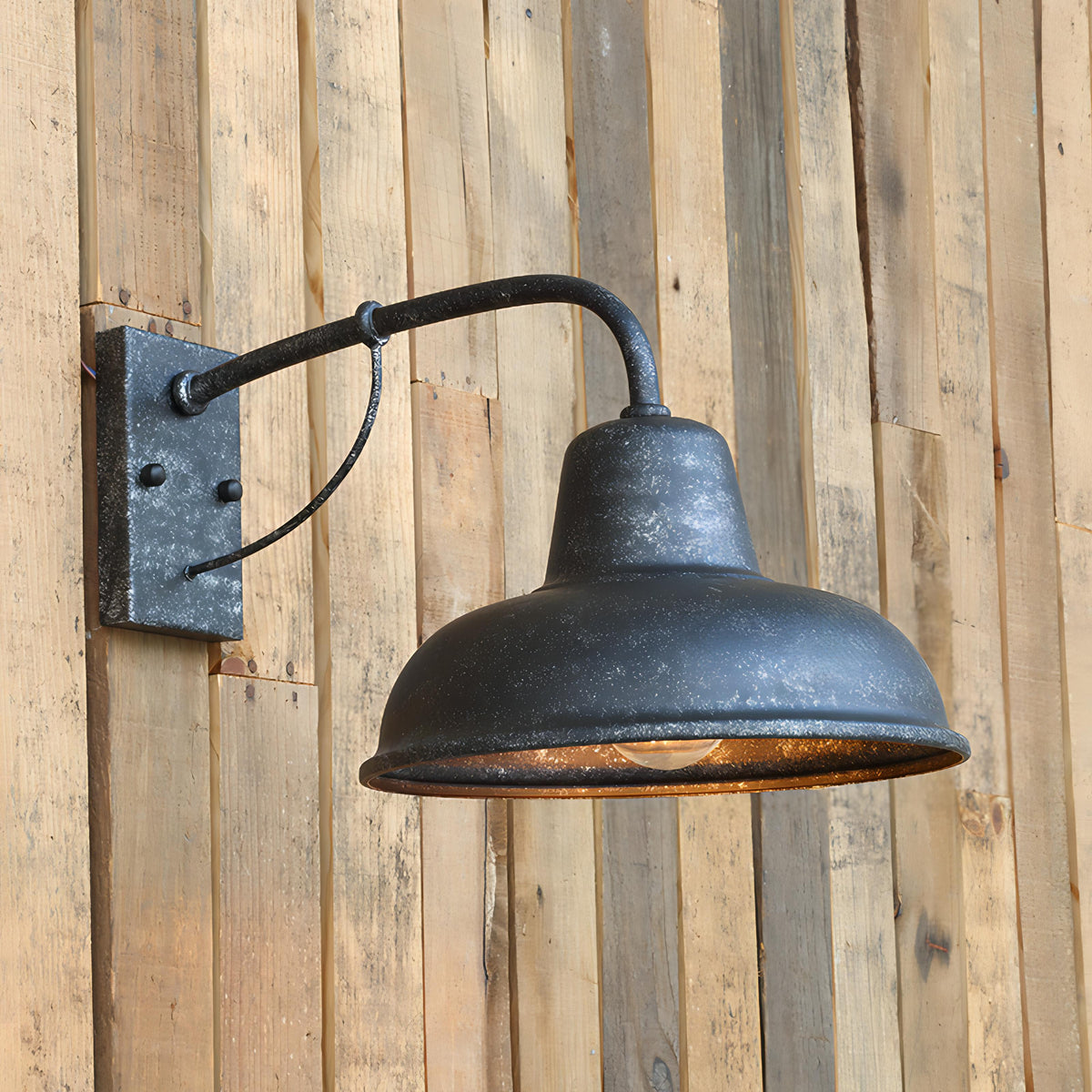 Utendørs vegglampe med avrundet retroform IP65