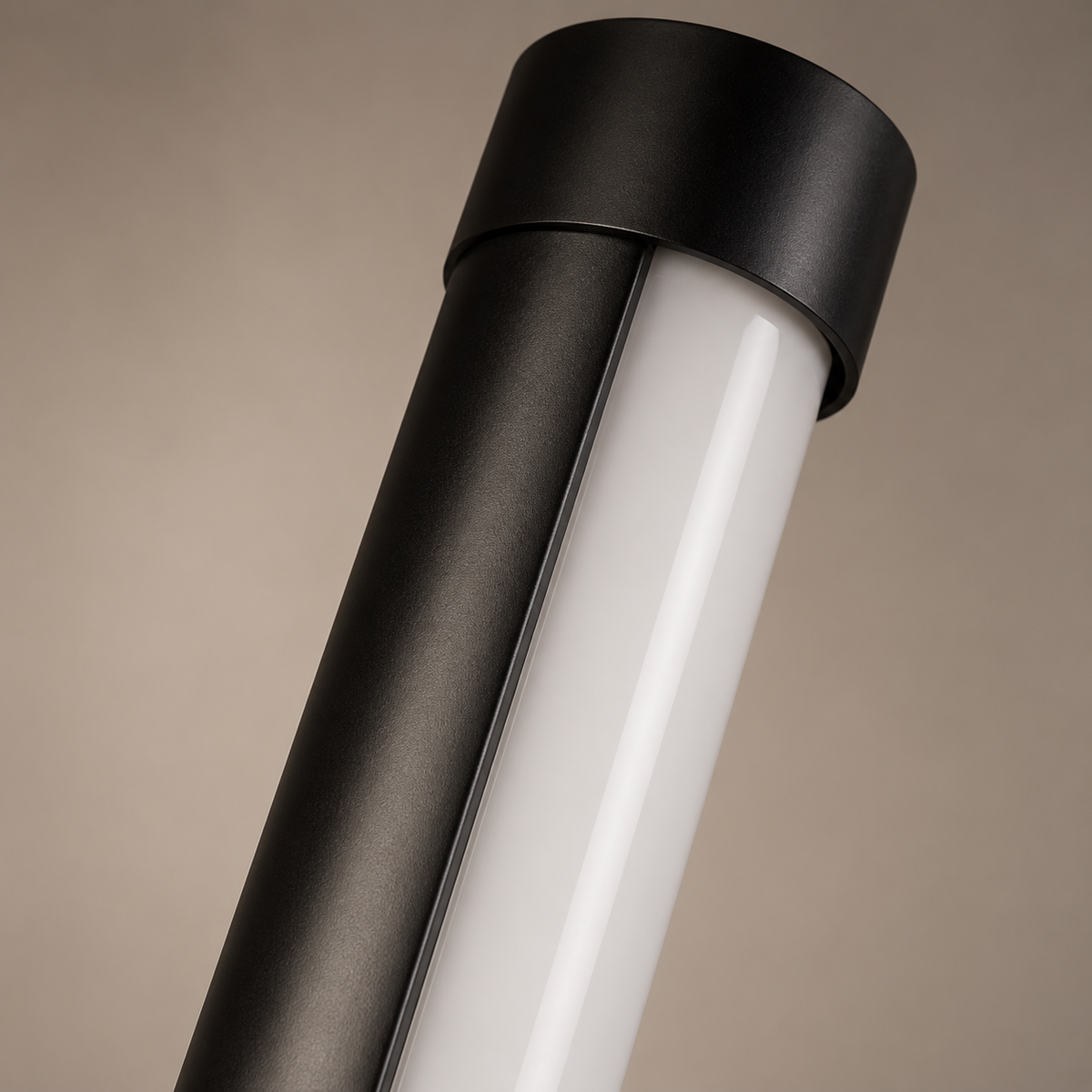Gulvlampe med LED, justerbar arm og dimbar variant, 140cm