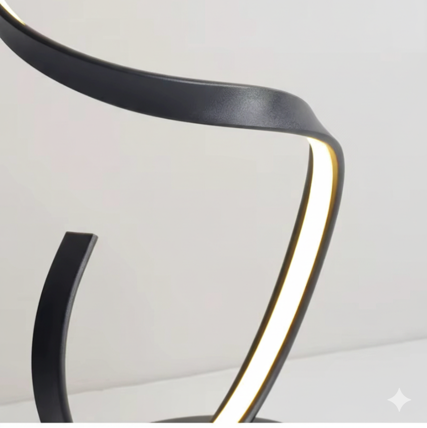 Gulvlampe med LED og skulpturell spiralform, 28 x 133 cm