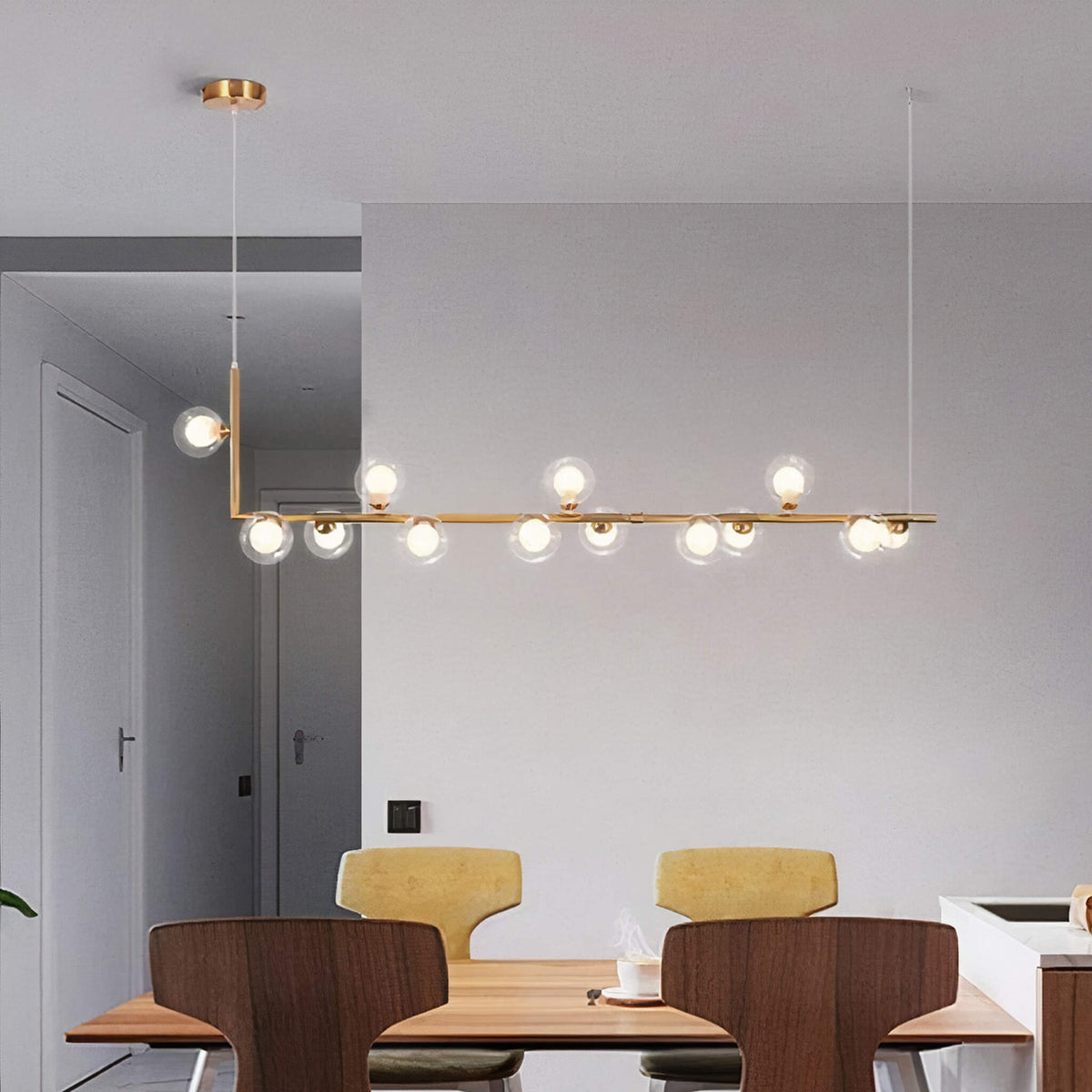 Taklampe med doble glasskuler - lineær lysekrone i nordisk stil
