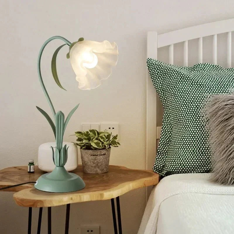 Bordlampe med blomsterdesign i metall og akryl - fransk vintagestil