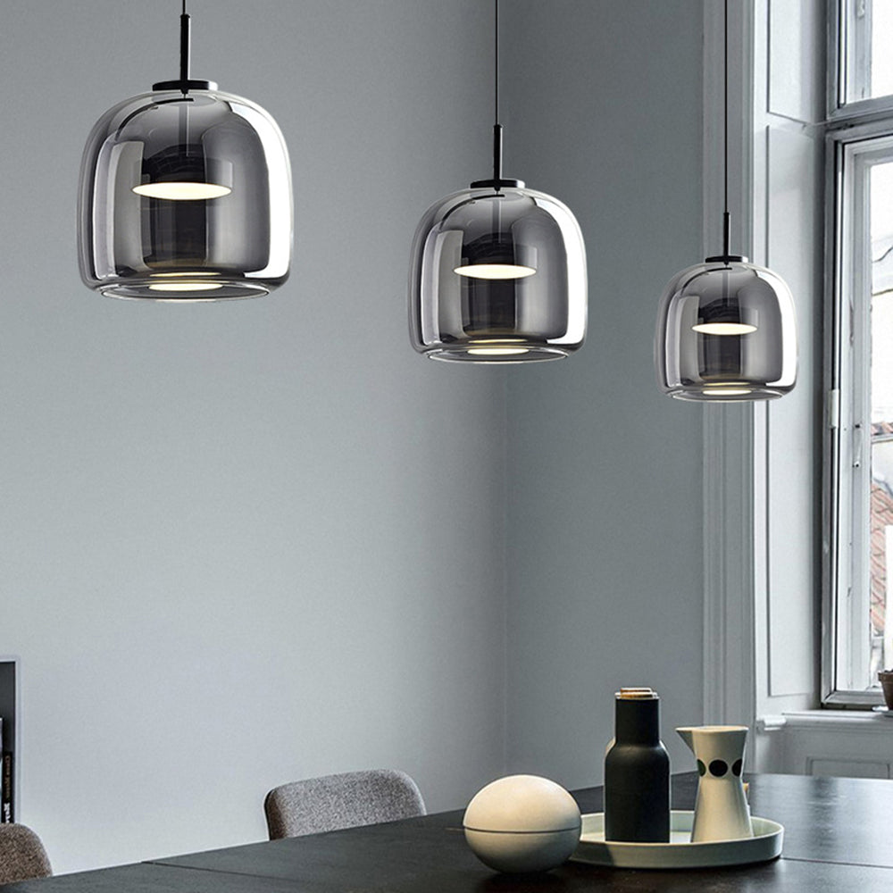 Pendellampe i retrostil med tonet glass og gullfarget metall