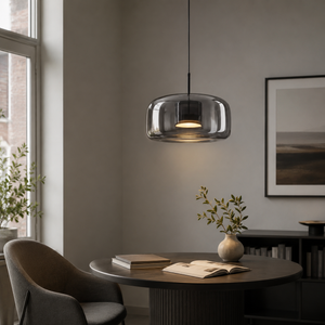 Pendellampe i retrostil med tonet glass og gullfarget metall