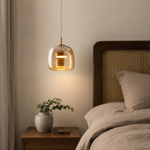 Pendellampe i retrostil med tonet glass og gullfarget metall