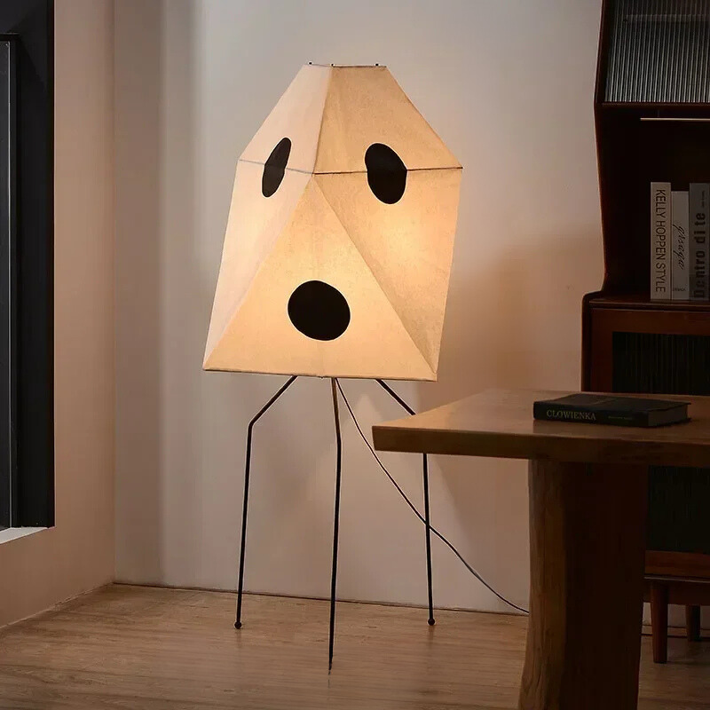 Gulvlampe med LED - japanskinspirert minimalistisk design