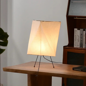 Gulvlampe med LED - japanskinspirert minimalistisk design