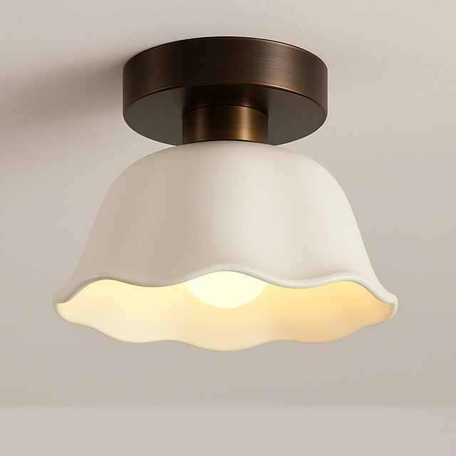 Taklampe i keramikk og glass - halvinnfelt plafond med varmt lys