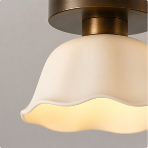 Taklampe i keramikk og glass - halvinnfelt plafond med varmt lys