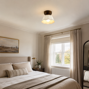 Taklampe i keramikk og glass - halvinnfelt plafond med varmt lys