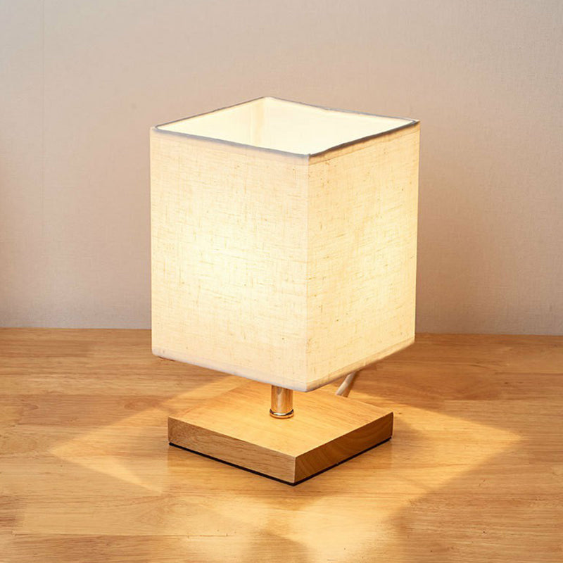 Nattbordslampe med linskjerm og fot i tre, rund eller kvadratisk, Natur og beige