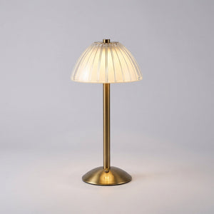 Oppladbar bordlampe med plissert skjerm og gullfot, Gull og hvit