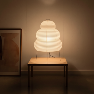 Papirlampe som bordlampe i mullbærpapir på tynne metallben, Hvit