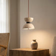 Pendellampe i travertin med timeglassform og mørk ring, Sandbeige