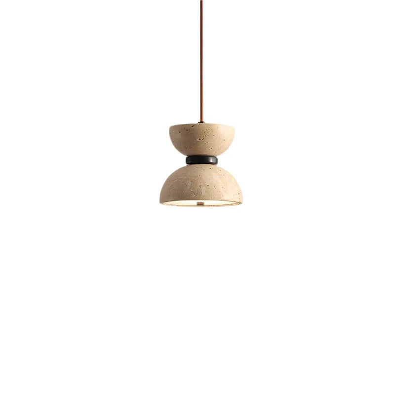 Pendellampe i travertin med timeglassform og mørk ring, Sandbeige
