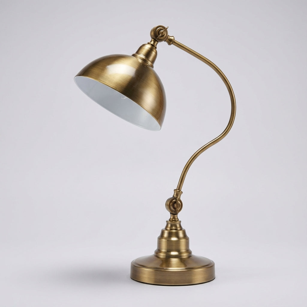 Retro bordlampe i gullfarget metall med buet arm og kuppel, Gull