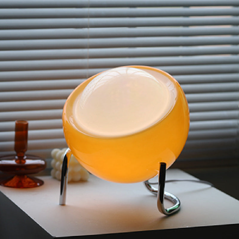 Retro bordlampe med oransje glasskule på bøyd krombein, Oransje og krom