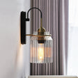 Retro vegglampe med riflet glass i svart og messing, Svart og messing