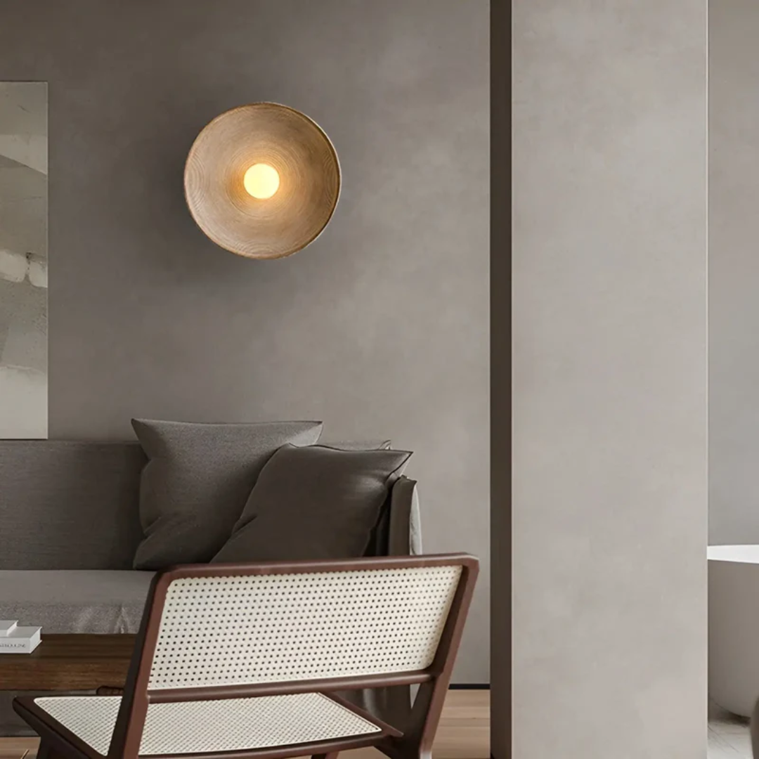 Rund vegglampe med rillet skive i wabi sabi-stil, Sand