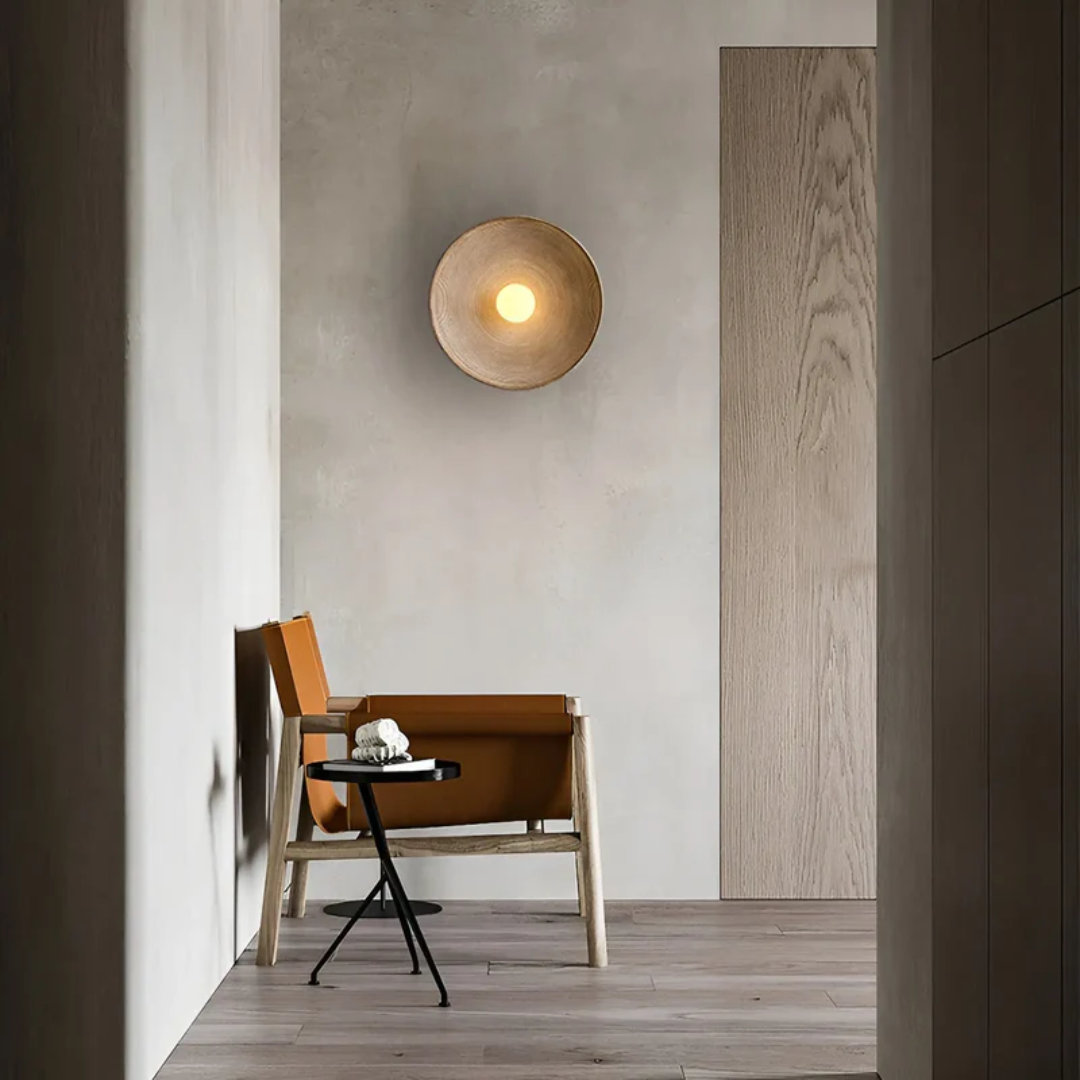 Rund vegglampe med rillet skive i wabi sabi-stil, Sand