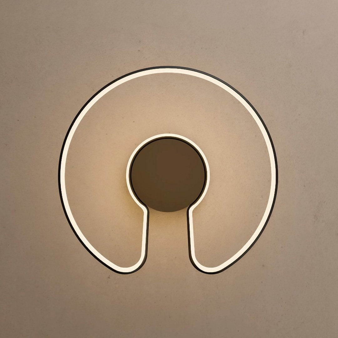 Taklampe med svart, buet lysring i moderne design, Svart