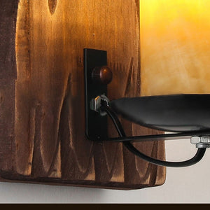 Vegglampe i vintagestil med lyspære som stearinlys på treplate, Mørk brun, hvit og svart