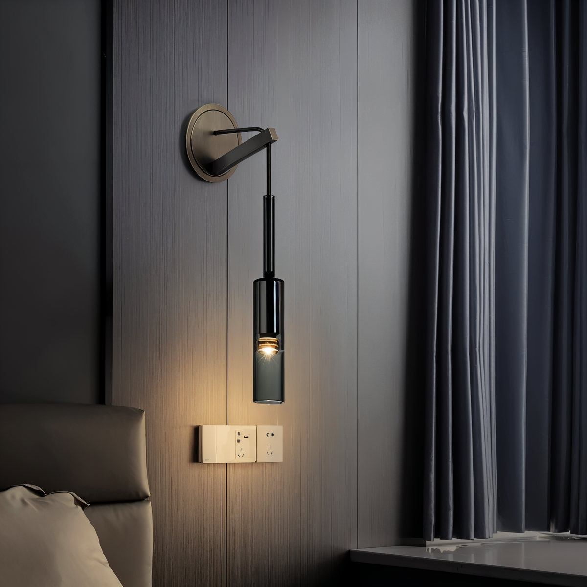 Vegglampe med hengende sylinder i røykfarget glass, Svart og røykgrå