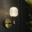 Vegglampe med krystallakryl og arm i messingfarge, Messing og klar