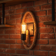 Vegglampe med tauring og synlig pære i industristil, Natur og svart