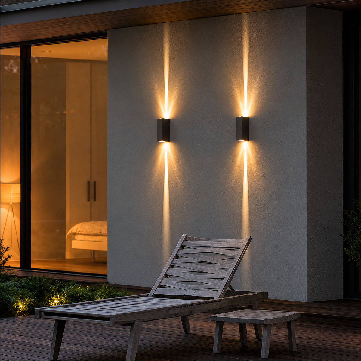 Vegglampe ute med lys opp og ned i svart aluminium, Svart